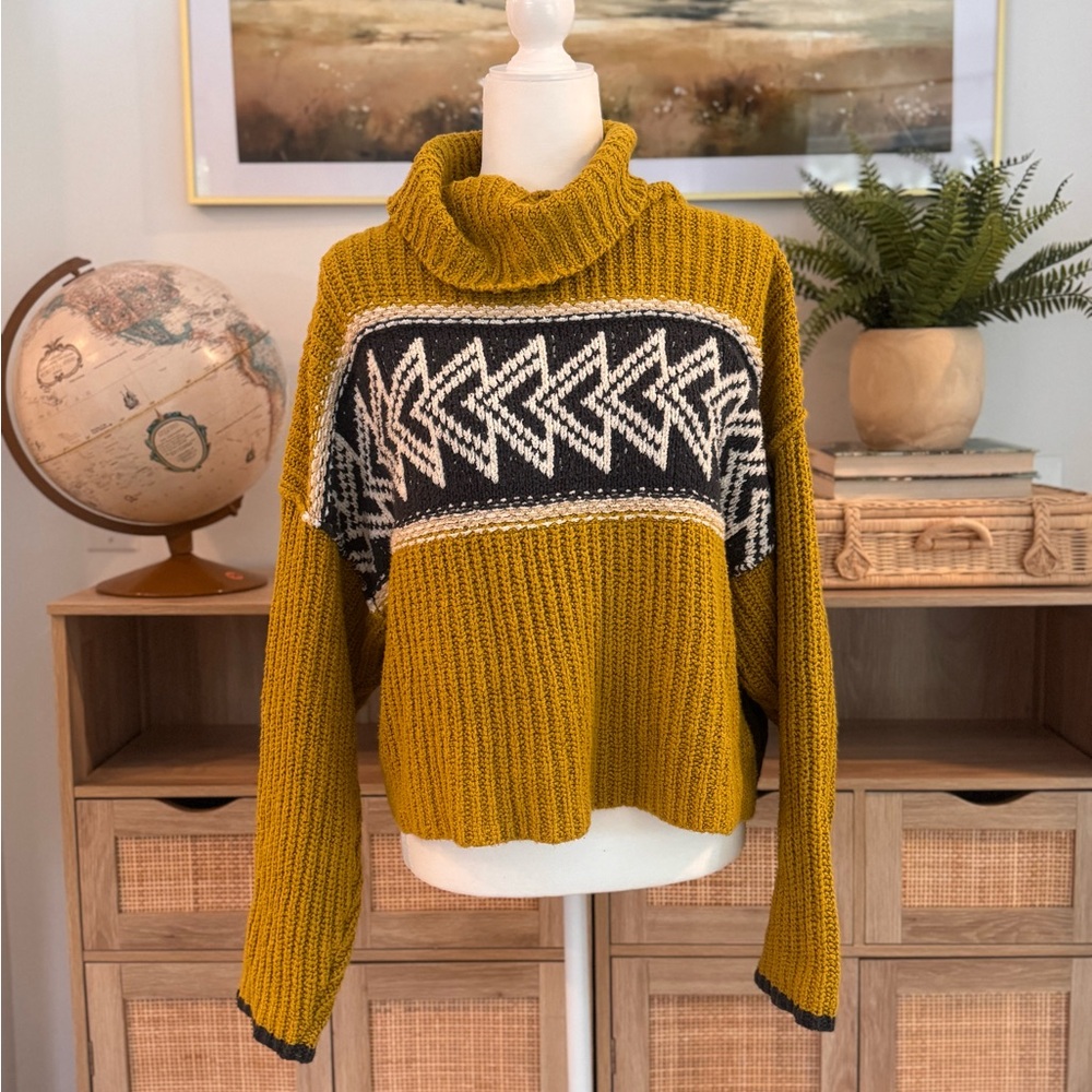 Cute & cozy Free People chunky knit cowl turtle neck sweater